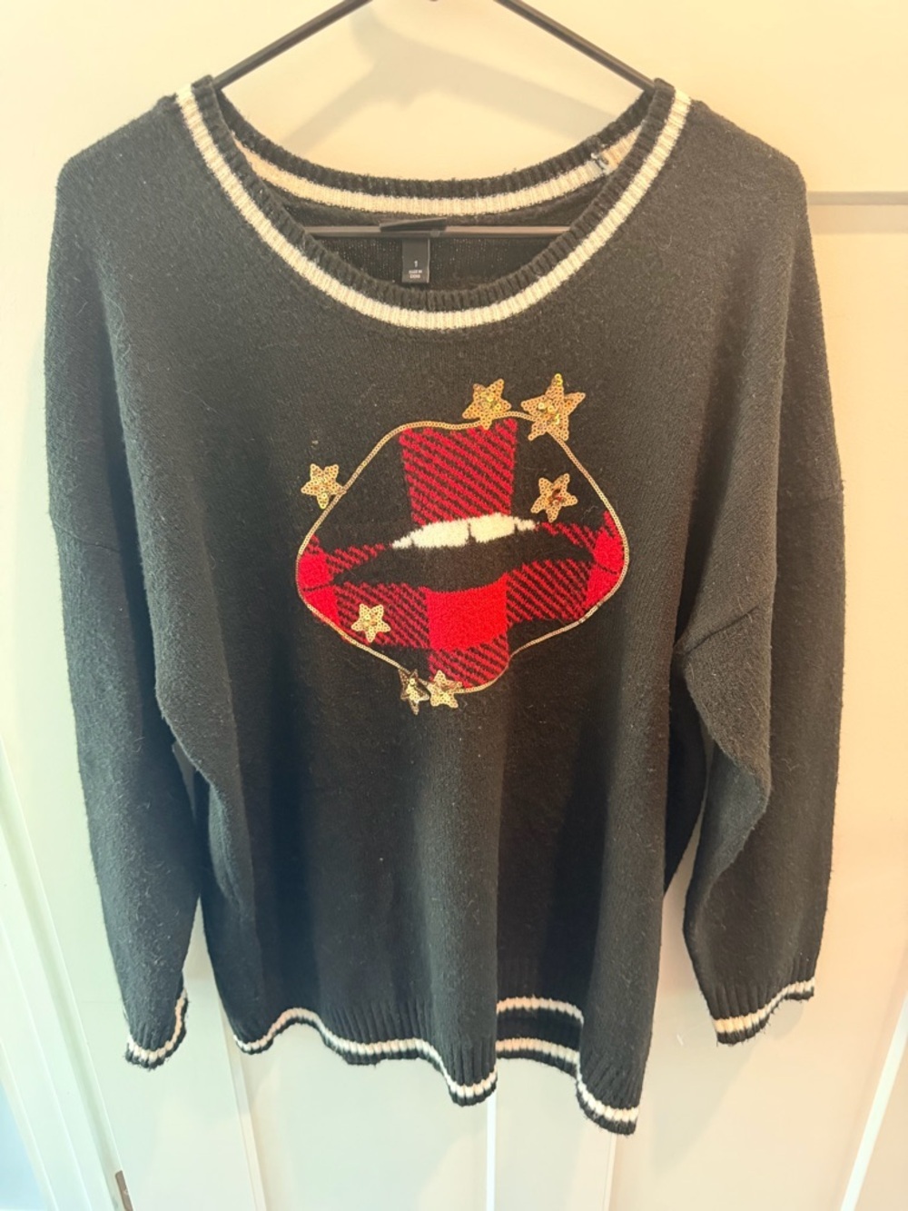 Torrid Buffalo Plaid Lips Sweater Size 1 Black Sequin Graphic Plus Size